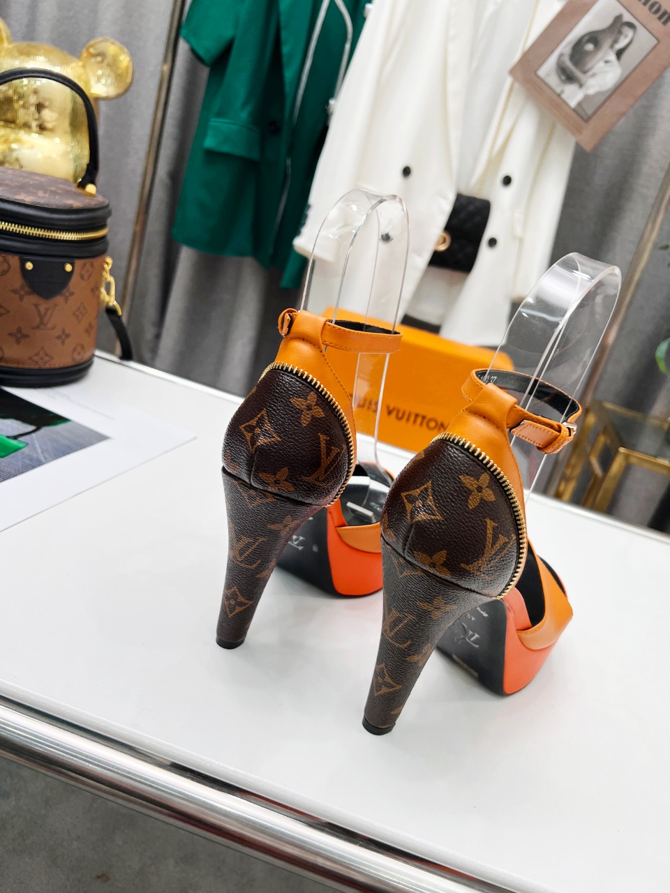 First Class Women's - Image 4