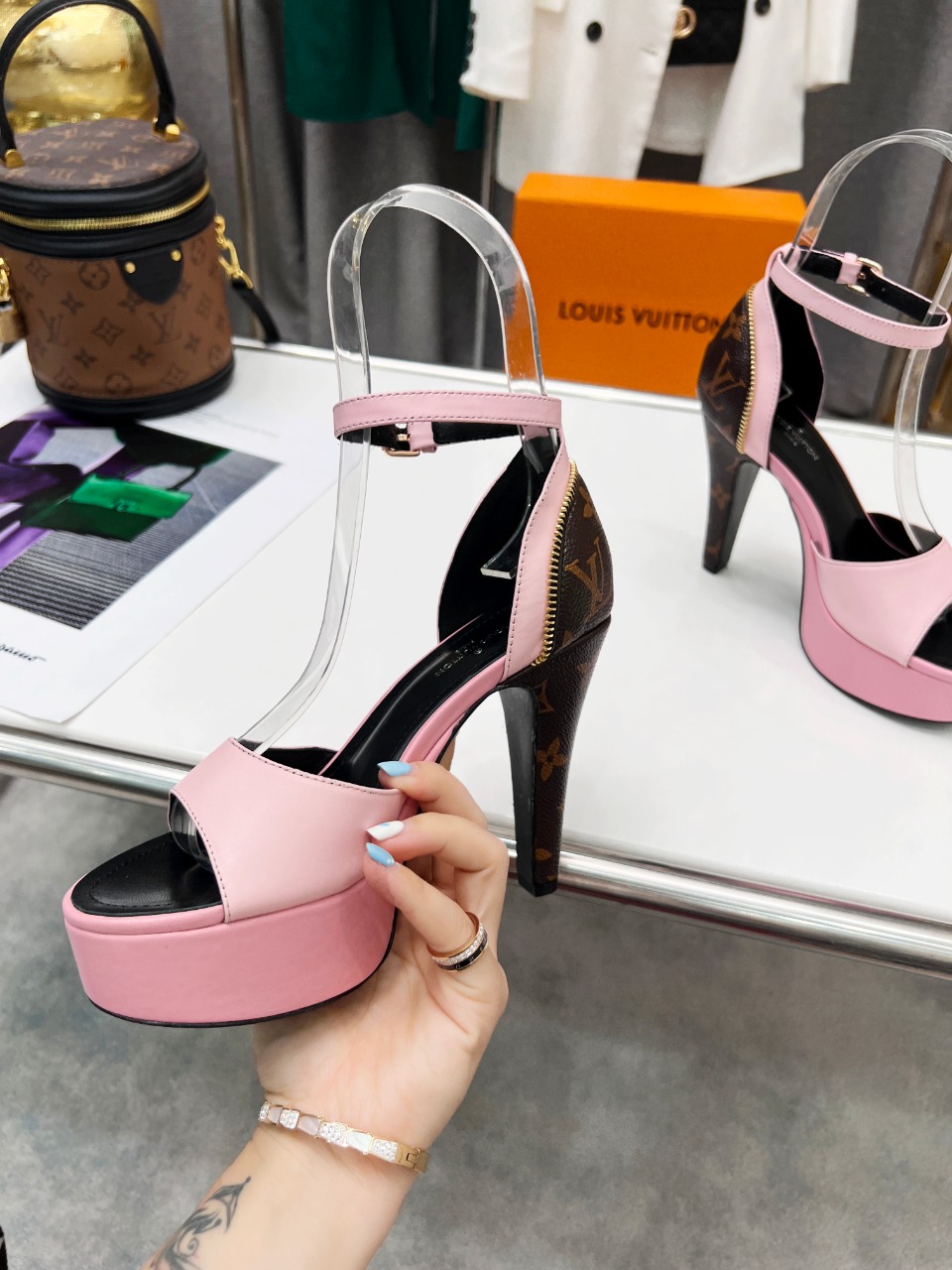 First Class Women's Hight Quality - Image 2