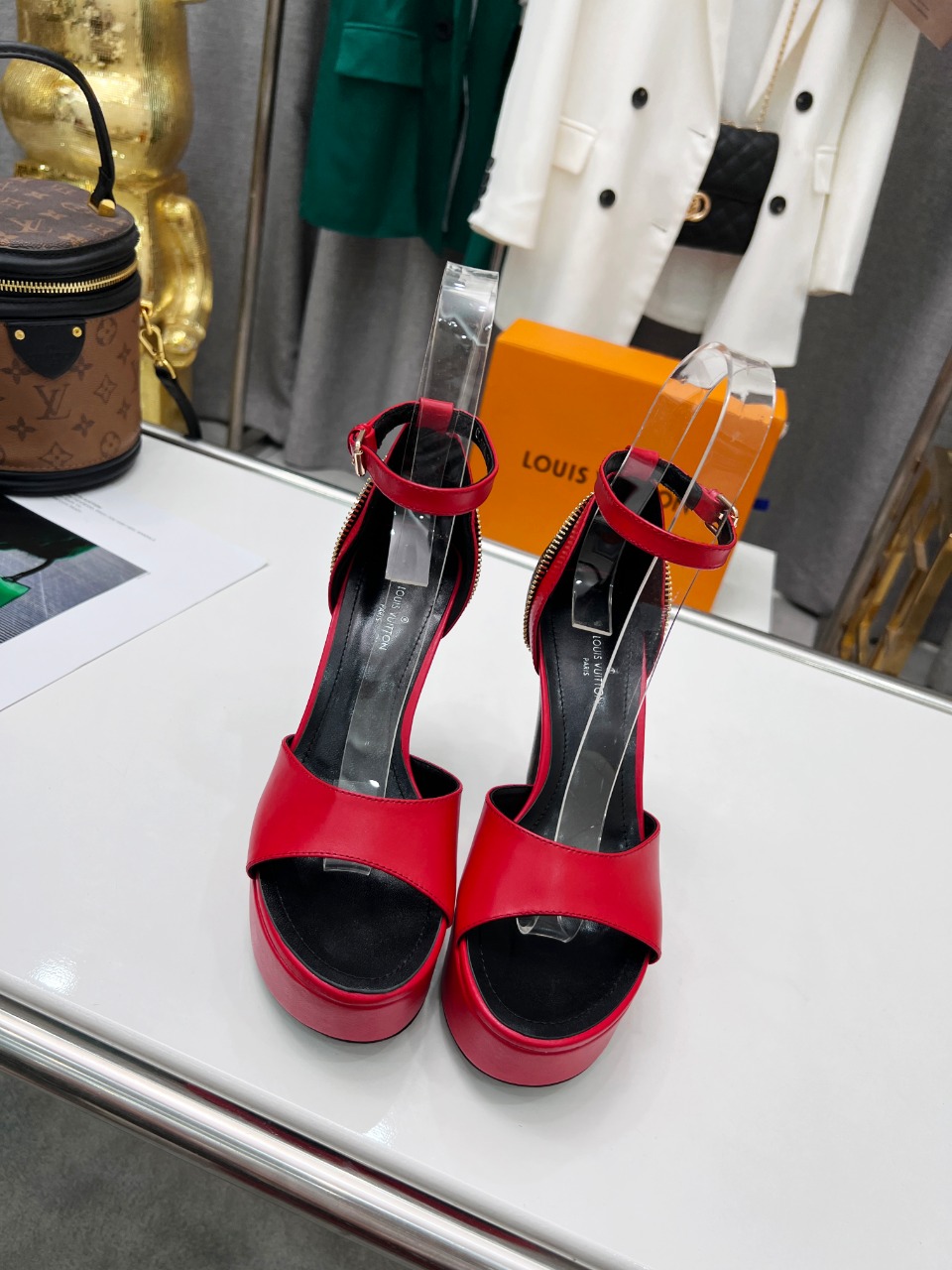 First Class Women's Hight Quality - Image 3